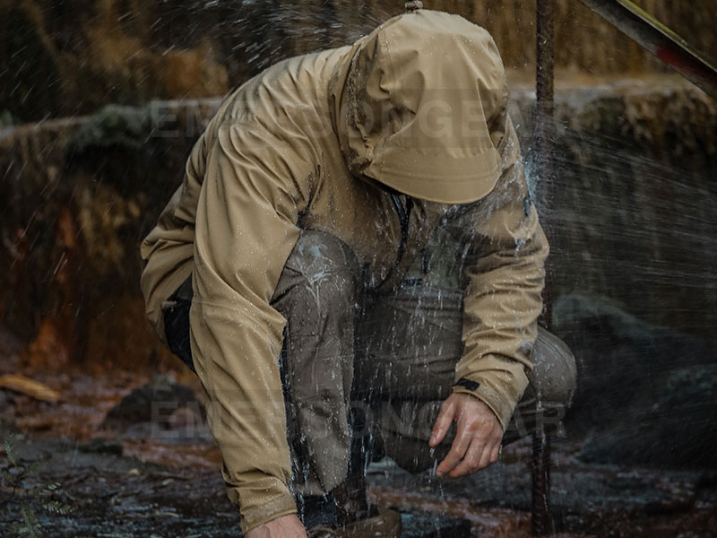 Veste imperméable Emersongear pour sports de plein air à haute intensité, indice d'étanchéité 20000+, « Otter »